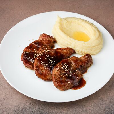 Медальоны из свинины в VASILCHUKI Chaihona №1 по цене 780 ₽