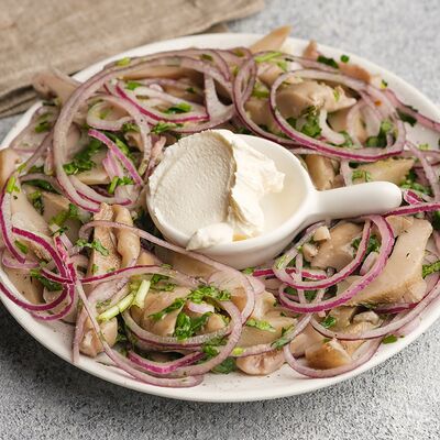 Грузди со сметаной в Шоти по цене 800 ₽