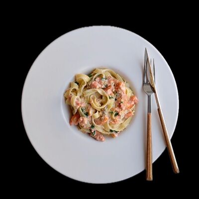 Паста с лососем в Mama miya по цене 690 ₽