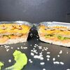 Запеченный рис с лососем и авокадо в Woow Sushi по цене 560