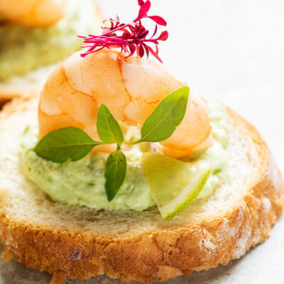 Канапе с гуакомоле и креветкой в Blackberry по цене 9 р.