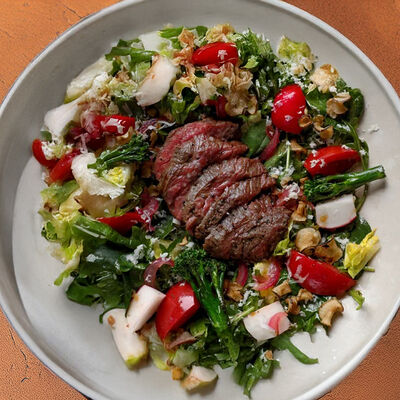 Стейк-салат, спаржа, соус грин годдес в Maya по цене 1690 ₽