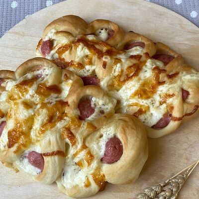Сосиска с сыром в Bakery по цене 90 ₽