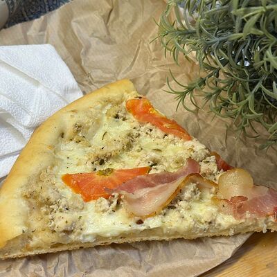 Пицца с курицей и беконом в МакоФФка Вкуса по цене 155 ₽