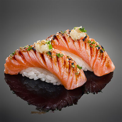 Татаки лосось в Ricers по цене 460 ₽