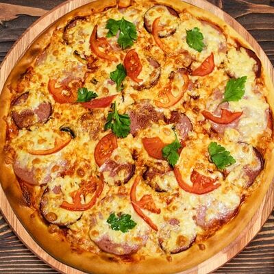 Пицца с салями и ветчиной в Пицца Классика по цене 465 ₽