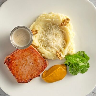 Стейк из тунца с пюре в Мидийное место по цене 1300 ₽