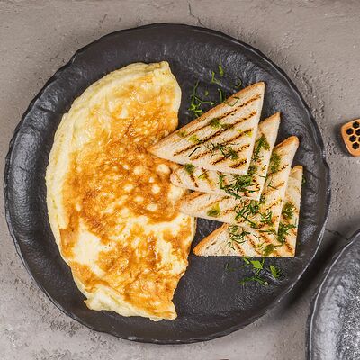 Омлет в Пармезан и пури по цене 175 ₽