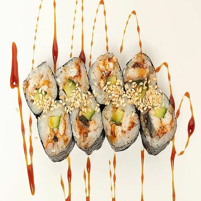 Маки с угрем и огурцом в Roll Street по цене 305 ₽