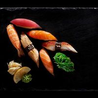 Ассорти суши в Осака