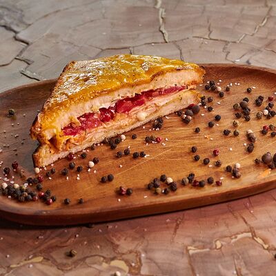 Сэндвич с копченой курицей в Chipock Premium по цене 620 ₽