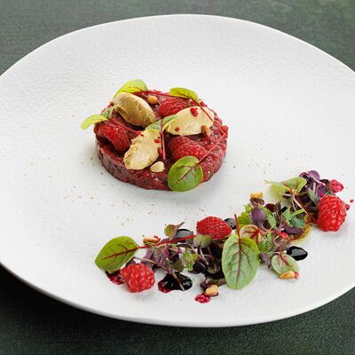 Тартар из оленины с пате из фуа-гра и малиной в Butler по цене 3600 ₽