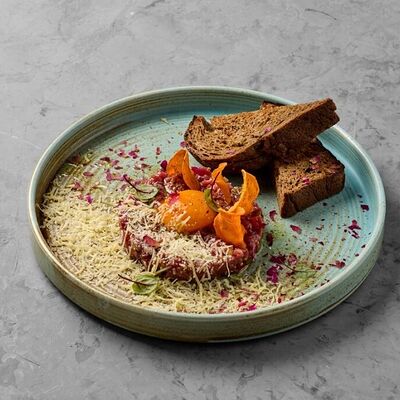 Тартар из говядины с ржаными гренками в Литвины по цене 33 р.