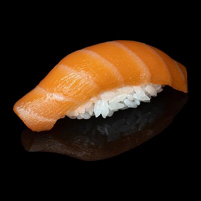 Суши с лососем в Едоки по цене 175 ₽