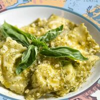 Равиоли с рикоттой и фисташками в Mama Roma