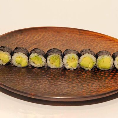 Мини-ролл с авокадо в Sushimarket по цене 670 ₽