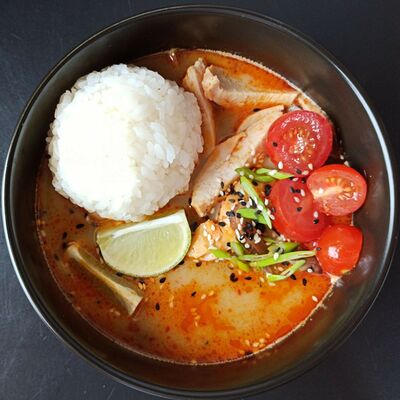 Том Ям с курицей в ГансРолл по цене 605 ₽