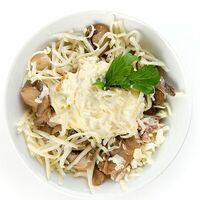 Салат из курицы с грибами в Три жены