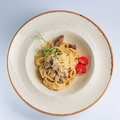 Фетучини с томлеными щеками в Семейный ресторан Tiki&Taki по цене 750 ₽