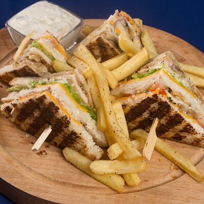 Клаб-тост с ветчиной в Greco по цене 550 ₽