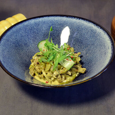 Салат шато руж в Грузия и вино по цене 600 ₽