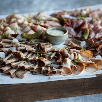 Пастрами куриная, ростбиф, язык говяжийв Svekla Catering по цене 1510 ₽