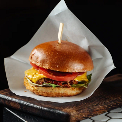 Бургер со свиным ребром в Waterzooi по цене 710 ₽