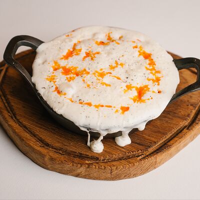 Цветная капуста с жареными лисичками под сырной эспумой в Круча по цене 750 ₽