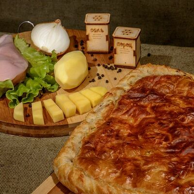 Слоёный пирог с мясом и картошкой в Пироги по-коми по цене 1799 ₽