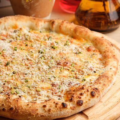 Четыре Сыра на белом соусе 30 см в Darom по цене 740 ₽