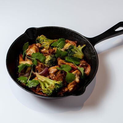 Курица с овощами в устричном соусе в Базар по цене 420 ₽