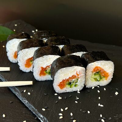Ролл Чертовски вкусная черная фила в Суши и Роллы по цене 569 ₽