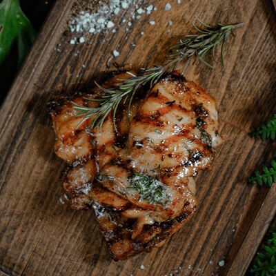 Стейк из куриного бедра в Край древних гор по цене 680 ₽