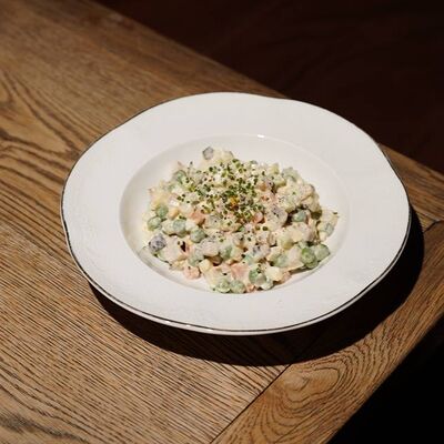 Оливье с копченой индейкойв Smoke BBQ по цене 670 ₽