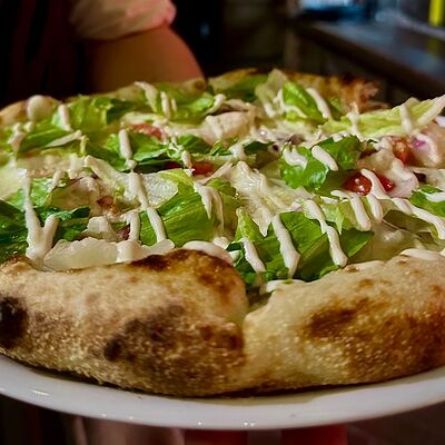 Пицца Цезарь в Арт-шоу ресторан Балаган Сити по цене 825 ₽