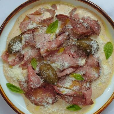 Ростбиф под соусом Тонато в Роланд по цене 900 ₽