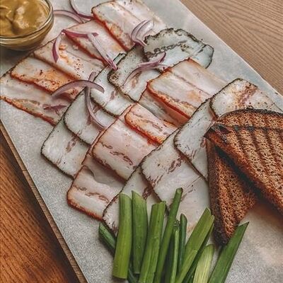 Сало с горчицей и бородинским хлебом в Соль & Перец по цене 467 ₽