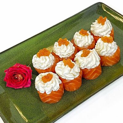 Ролл Филадельфия люкс с икрой в Панда по цене 46 р.