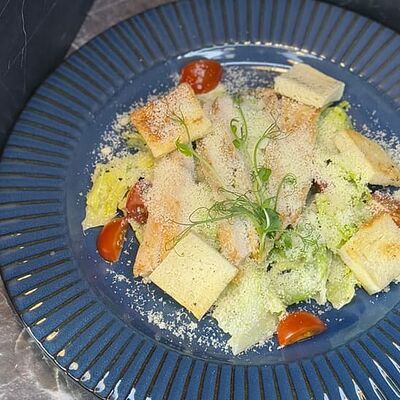 Цезарь с курицей в BRCAFE по цене 505 ₽