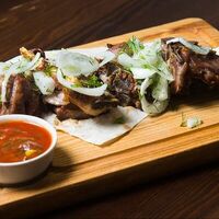 Шашлык из баранины на кости в Хинкали-Дали