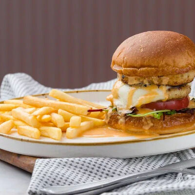 Чикенбургер с картофелем фрив Смена вкуса по цене 420 ₽