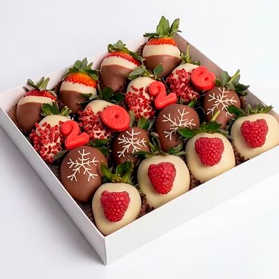 Коробка Ягода малина 2026 M в Клубника в шоколаде VeryBerryLab по цене 5690 ₽