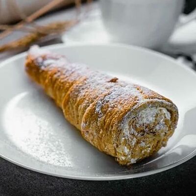 Трубочка с белковым кремом в Хлеб да булки и любовь по цене 150 ₽