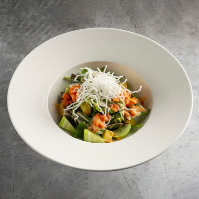 Салат с тартаром из форели в Мидийное место по цене 890 ₽