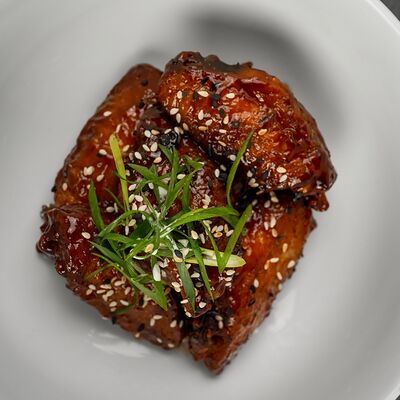 Куриные крылья в глазури терияки в Кафе Nебо по цене 390 ₽