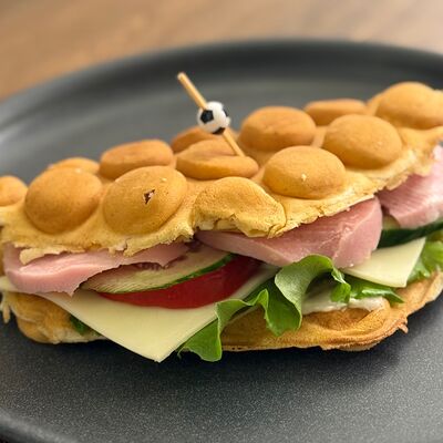 Гонконгская вафля ветчина-сыр в Кофейня Бодрячино по цене 499 ₽