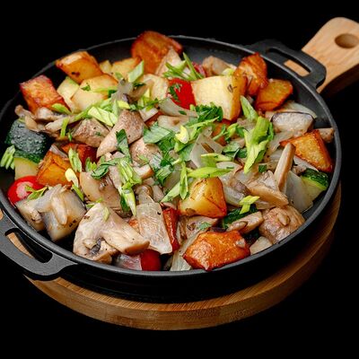 Горячая сковорода с грибами в Ролл Маркет по цене 399