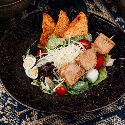 Цезарь с курицей в ШБ Next по цене 520 ₽
