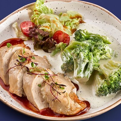 Куриная грудка с моцареллой и овощамив Конор по цене 730 ₽