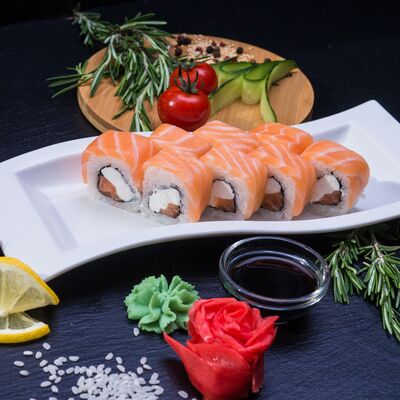 Ролл Филадельфия плюс в Sushi & Susi по цене 620 ₽